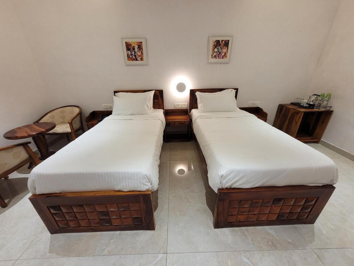 Aura Gold Resort Udaipur Exterior foto